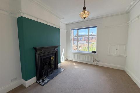 6 bedroom terraced house to rent, Langholm Crescent, Darlington
