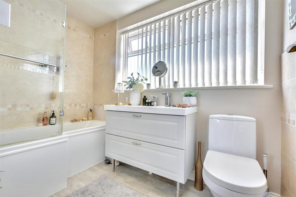 Bathroom 1.jpeg