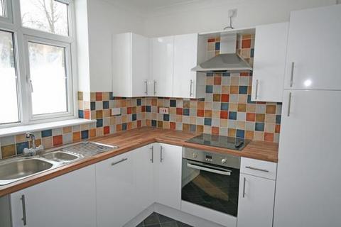2 bedroom flat to rent, Manor Drive North, York