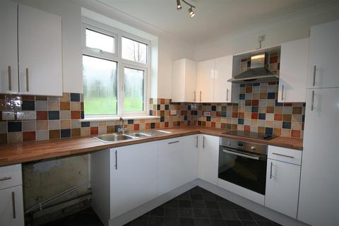 2 bedroom flat to rent, Manor Drive North, York