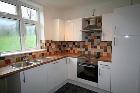 2 bedroom flat to rent, Manor Drive North, York