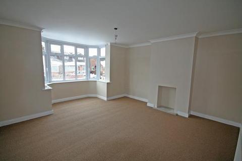 2 bedroom flat to rent, Manor Drive North, York