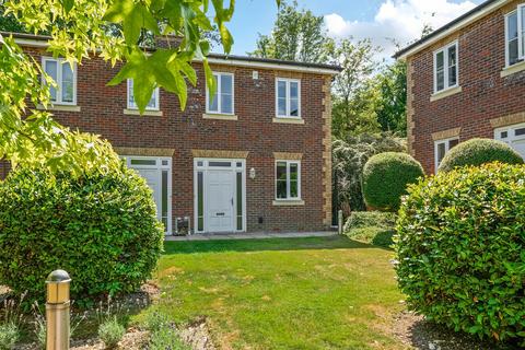 2 bedroom end of terrace house for sale, Malmesbury Gardens, Winchester, Hampshire, SO22
