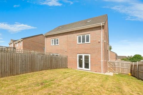 3 bedroom semi-detached house for sale, Wool Chase, Wakefield, West Yorkshire, WF2