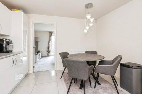 3 bedroom semi-detached house for sale, Wool Chase, Wakefield, West Yorkshire, WF2