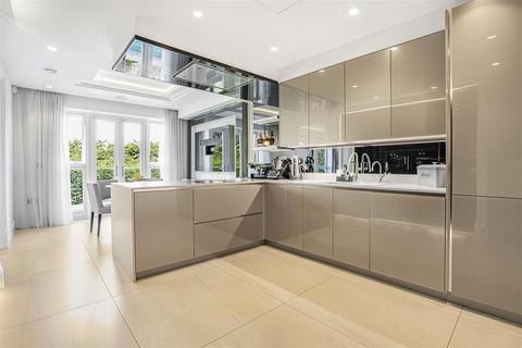 3 bedroom flat for sale, Cockfosters Road, Cockfosters