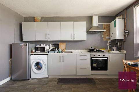 3 bedroom flat for sale, Hartslock Drive, London