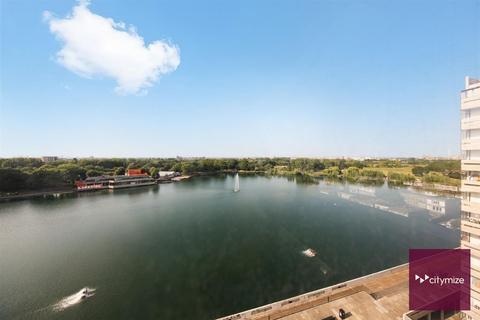 3 bedroom flat for sale, Hartslock Drive, London