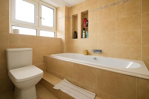 4 bedroom flat for sale, Boyd Street, London E1