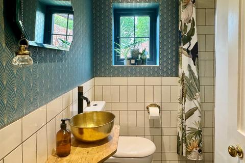 31 Mill Lane, Dorking, RH4 1DX