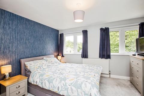 75 Hebble Vale Drive, Halifax, HX2 8TL