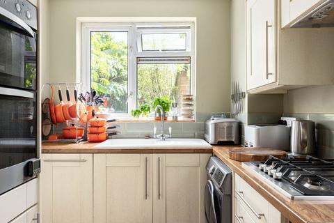 2 bedroom semi-detached house for sale, Stirling Road, Twickenham, 12 mins walk Station