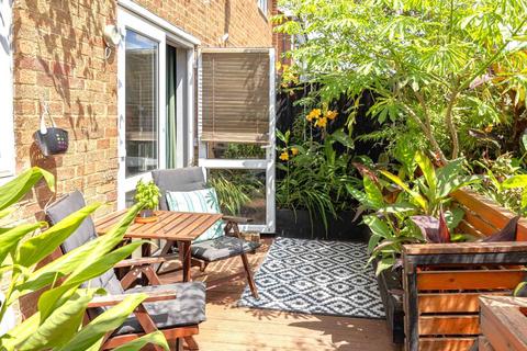 23 Stirling Road, Twickenham, TW2 6LJ