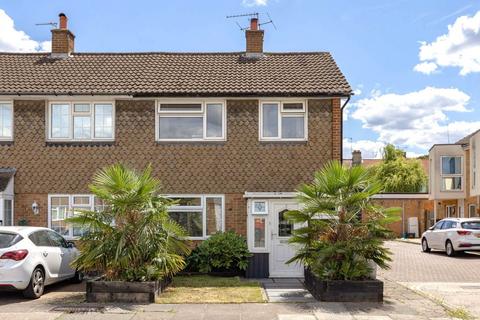 2 bedroom semi-detached house for sale, Stirling Road, Twickenham, 12 mins walk Station