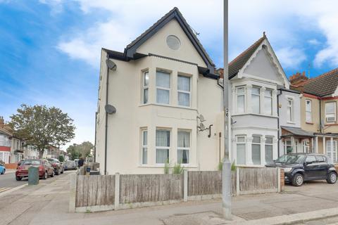 1 bedroom flat for sale, Westborough Road, Westcliff-on-sea, SS0