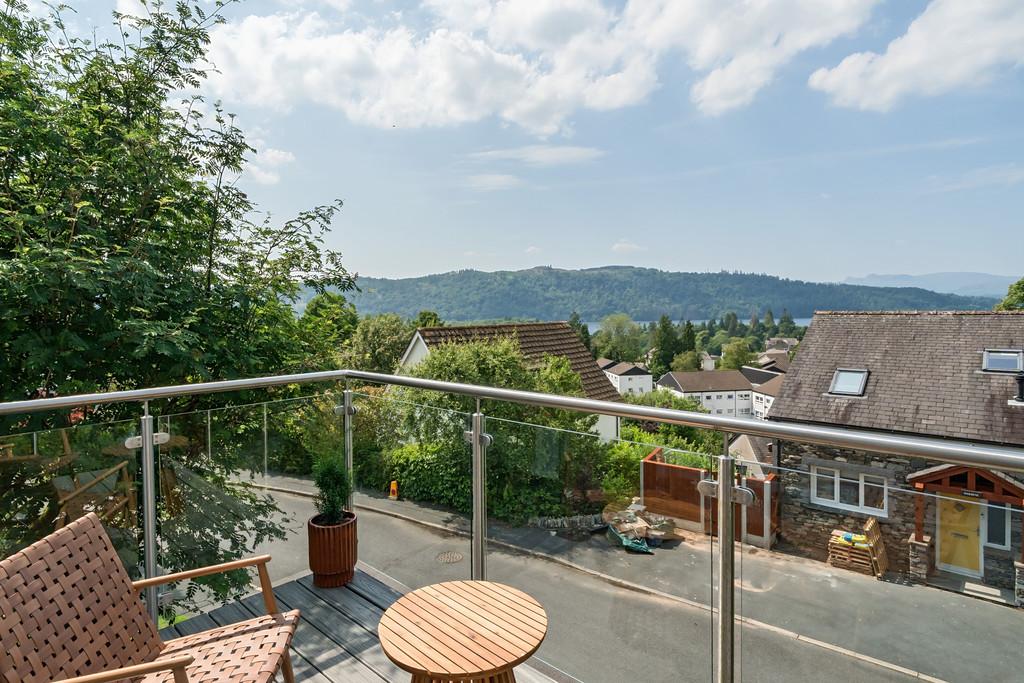 Balcony/rear outlook