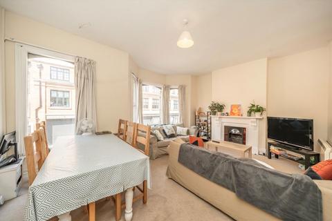 4 bedroom flat for sale, Ilminster Gardens, London SW11