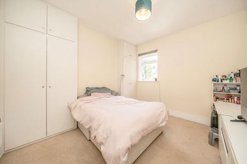 4 bedroom flat for sale, Ilminster Gardens, London SW11