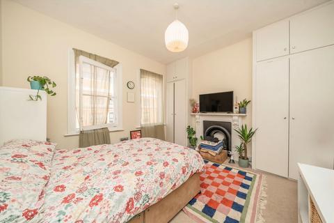 13b Ilminster Gardens, London, SW11 1PJ