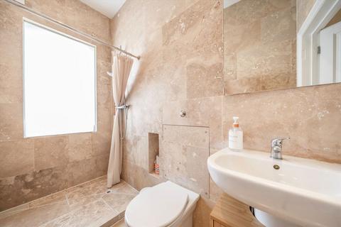 13b Ilminster Gardens, London, SW11 1PJ