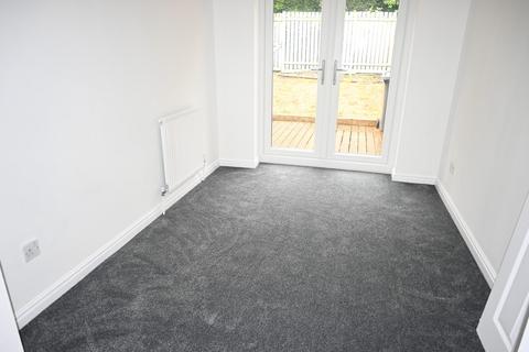 3 bedroom terraced house to rent, Roundhead Fold, Bradford BD10