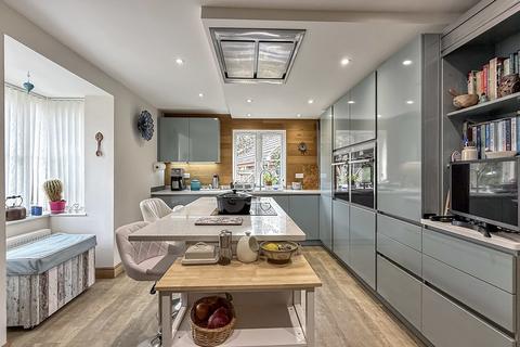 35 Bashkir Road, Westbury, BA13 3GY