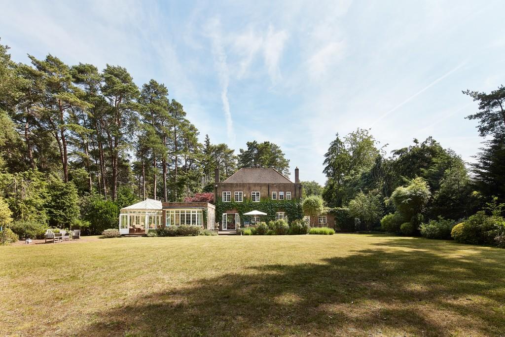 Straight rear garden copy