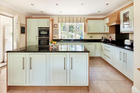 Wedgewood Dukes Covert, Bagshot, GU19 5HU