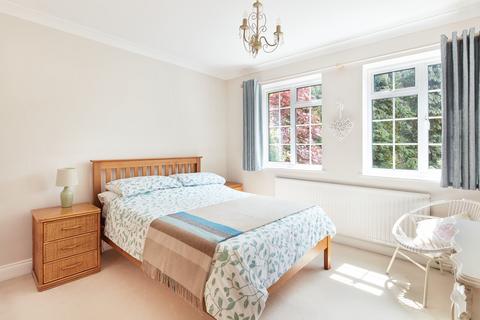 Wedgewood Dukes Covert, Bagshot, GU19 5HU