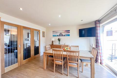 4 bedroom detached house for sale, Cleveland Avenue, Holmfirth HD9