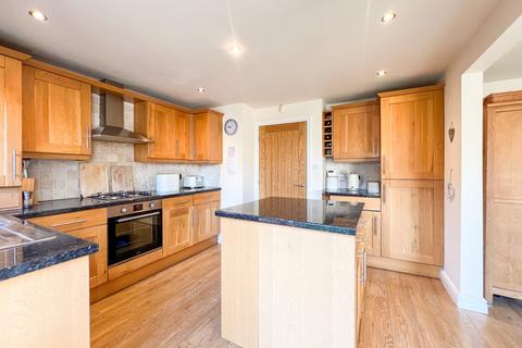 4 bedroom detached house for sale, Cleveland Avenue, Holmfirth HD9