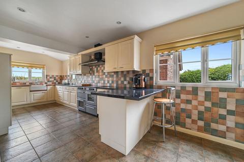 6 bedroom detached house for sale, Dale Hill, Kirby-le-soken