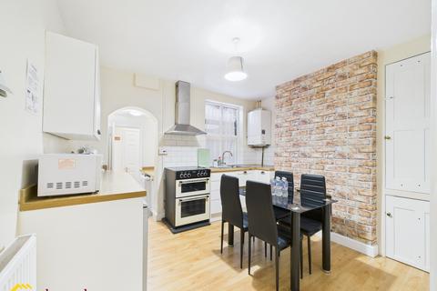 2 bedroom terraced house to rent, Old Grimsbury Road, Banbury OX16