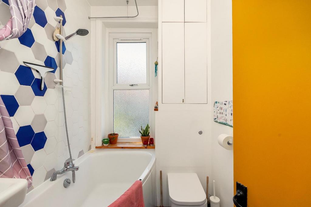 0 D1 RGK - Bathroom C.jpg