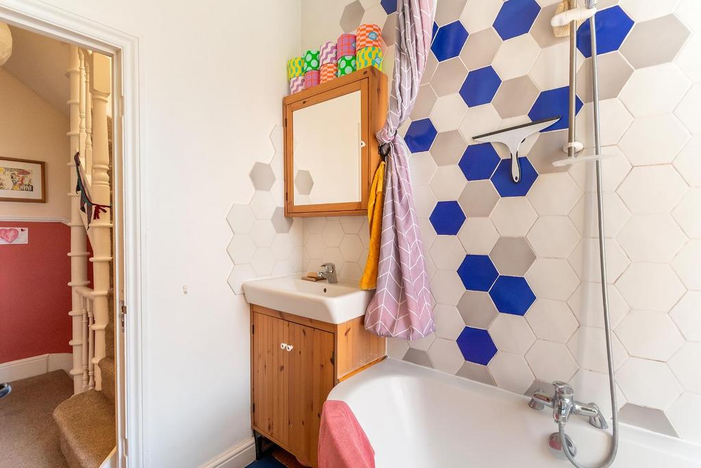 0 D1 RGK - Bathroom A.jpg