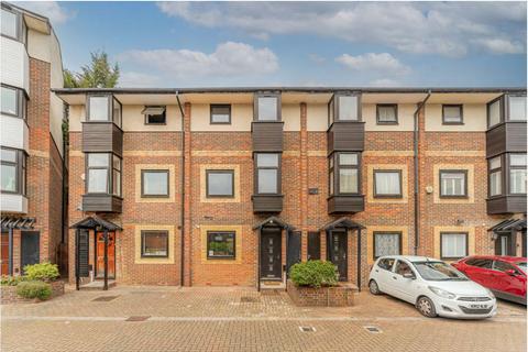 5 bedroom terraced house to rent, Barnfield Place, London E14