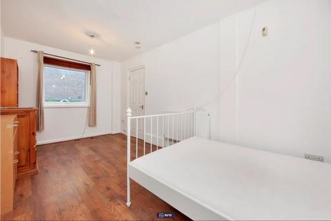 5 bedroom terraced house to rent, Barnfield Place, London E14