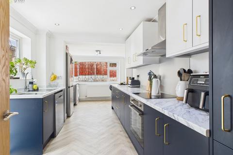 17 Hampton Close, Tamworth, B79 8TX
