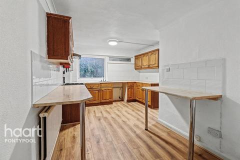 3 bedroom flat for sale, Afon Court, Pontypool