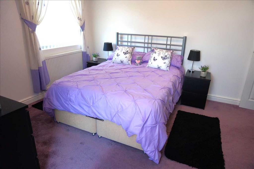 Back bedroom 2 :