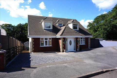 28 Clos Y Dderwen, Cross Hands, Llanelli, SA14 6RN
