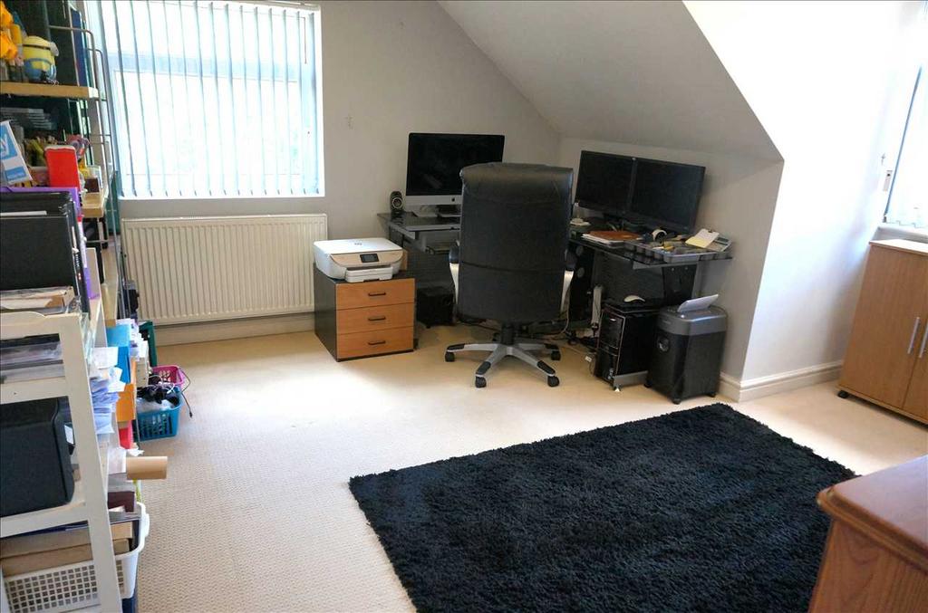 Front bedroom 3 :
