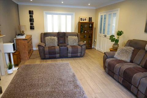 28 Clos Y Dderwen, Cross Hands, Llanelli, SA14 6RN