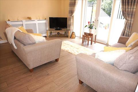 28 Clos Y Dderwen, Cross Hands, Llanelli, SA14 6RN
