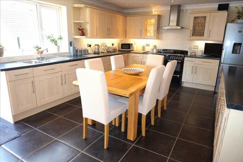 28 Clos Y Dderwen, Cross Hands, Llanelli, SA14 6RN