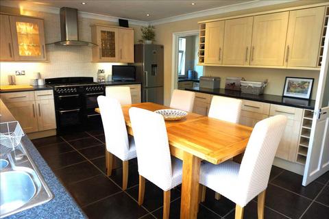 28 Clos Y Dderwen, Cross Hands, Llanelli, SA14 6RN