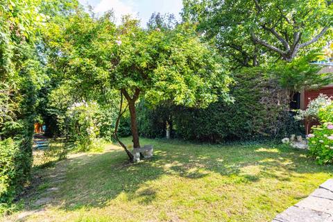 4 bedroom link detached house for sale, Burntwood Lane, Caterham
