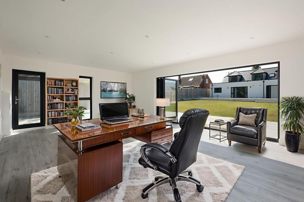 Office / Gym / Summer House