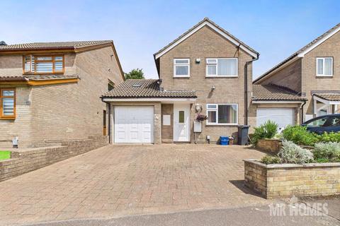 3 bedroom link detached house for sale