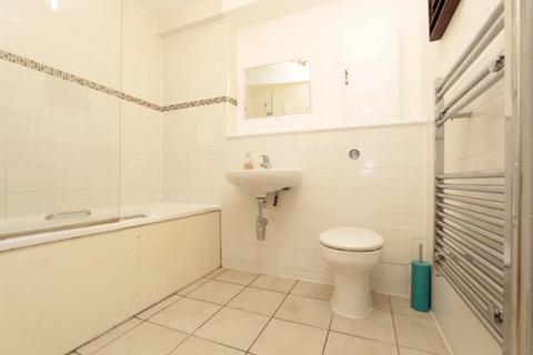 3 bedroom flat share to rent, Crediton Road